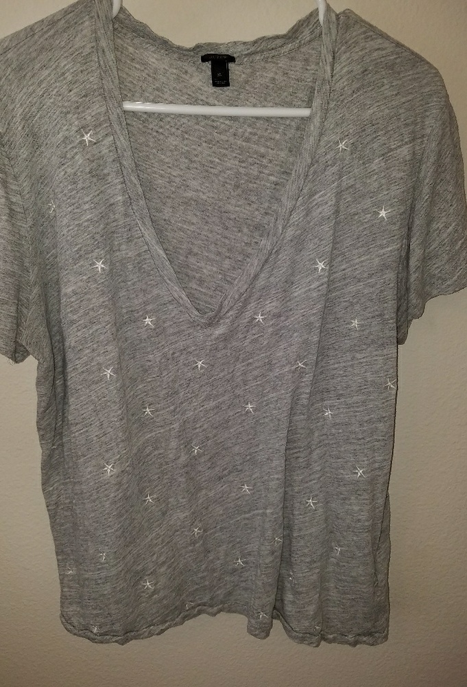 Gray short sleeve shirt